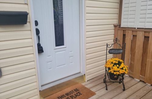 Alcona Apartment | Garden Oasis 2Bed Private Apt. - Walk to Lake Simcoe!