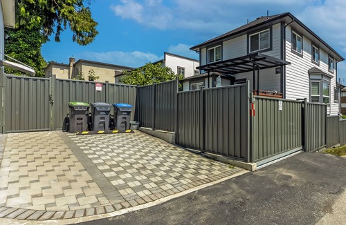 New Westminster House | Garden Suite 2-Bed/1-Bath can be Interconnected with additional Suite