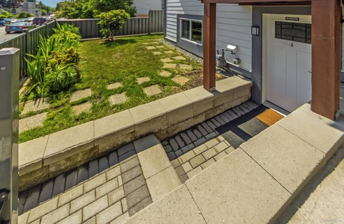 New Westminster House | Garden Suite 2-Bed/1-Bath can be Interconnected with additional Suite