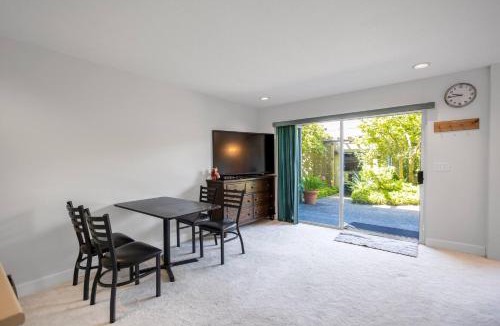 West Point Grey House | Garden Suite near Jericho Beach