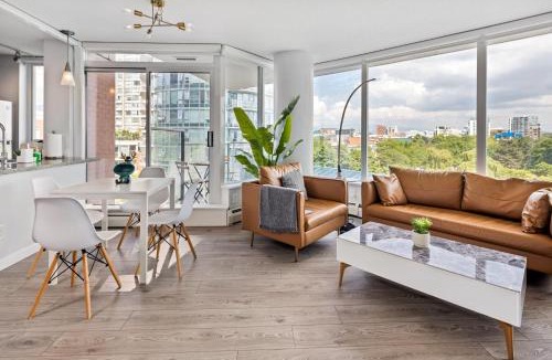 Crosstown Apartment | GardenView Modern Condo with Parking, Gym, Pool, AC