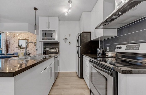Crosstown Condo | Gastown Downtown Apartment Very Central