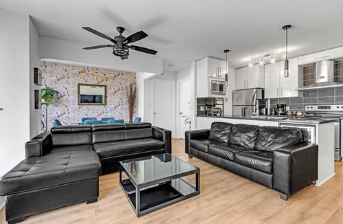 Crosstown Condo | Gastown Downtown Apartment Very Central