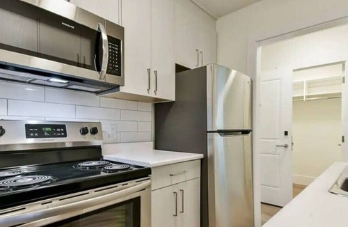 Surrey Apartment | Gateway Furnished Apartments Suite Thirteen