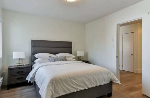 Surrey Apartment | Gateway Furnished Apartments Suite Thirteen