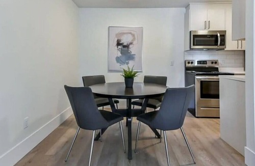 Surrey Apartment | Gateway Furnished Apartments Suite Thirteen