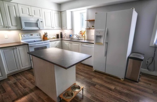 Wiarton Apartment | Gateway to Bruce Peninsula - 2-bedroom apartment