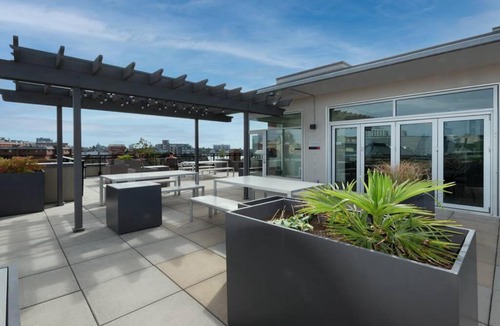 Downtown Victoria Apartment | Gem at the Janion