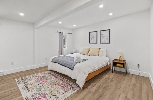 Terra Nova House | Georgestown Hutch Private Patio Parking