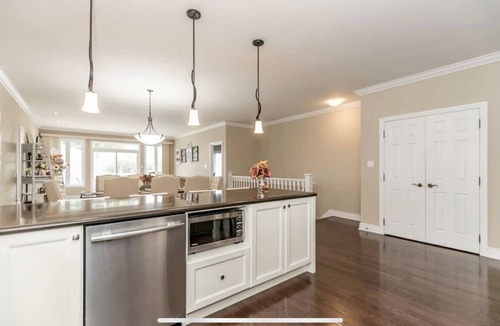 Victoria Harbour Cottage | Georgian Bay waterfront cottage in a quiet cove w/HOT TUB