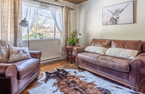 Saanich House | Get off the beaten track at our super cozy cottage!