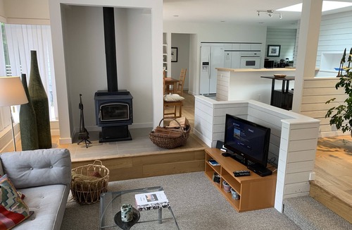 Courtenay Apartment | Get the Best of 4 Worlds: Sea, Forest, Slopes and Comfort
