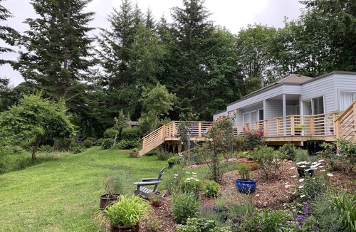 Courtenay Apartment | Get the Best of 4 Worlds: Sea, Forest, Slopes and Comfort
