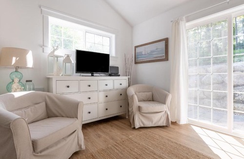 Mahone Bay House | Getaway by the Bay