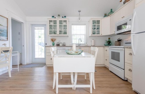 Mahone Bay House | Getaway by the Bay