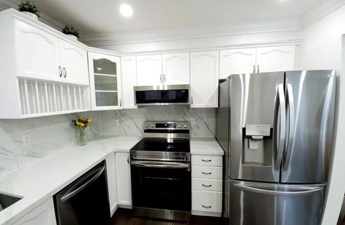Orillia House | ❤ Getaway with an 8-seater Hot Tub ❤nn