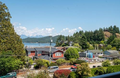 Gibsons Hotel | Gibsons Landing Inn