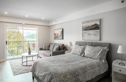 Gibsons Hotel | Gibsons Landing Inn