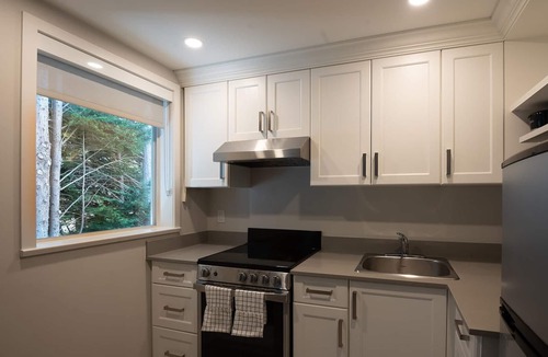 Gibsons Hotel | Gibsons Landing Inn