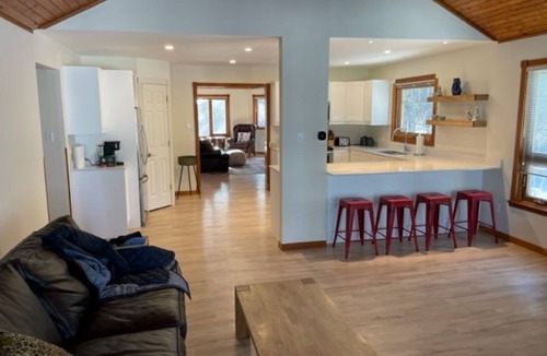 Gimli Cottage | Gimli Lakefront Cottage