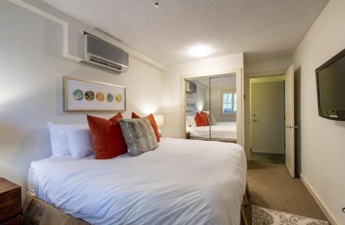 Blackcomb Apartment | Glacier Lodge 216 by Outpost Whistler