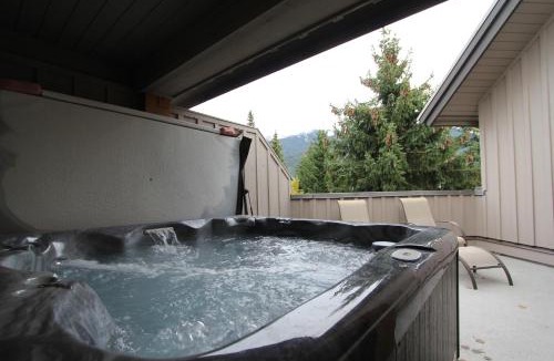 Village North Apartment | Glacier's Reach by Whistler Retreats