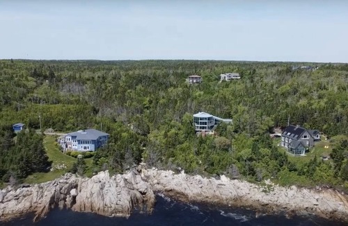 Halifax County House | Glass House on the Ocean