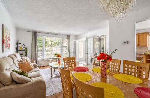 Mississauga House | Glengarry Haus Spacious 2BR Home Away From Home