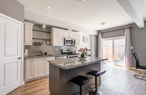 Stoney Creek Villa | GLOBALSTAY. 20 Ppl 5BR Townhome on the Lake. HotTub, Gym, BBQ