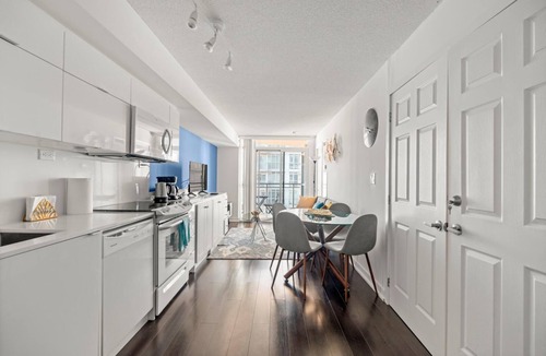 CityPlace Condo | GLOBALSTAY. Azure 1Br+den Apartment w Lake Ontario Views