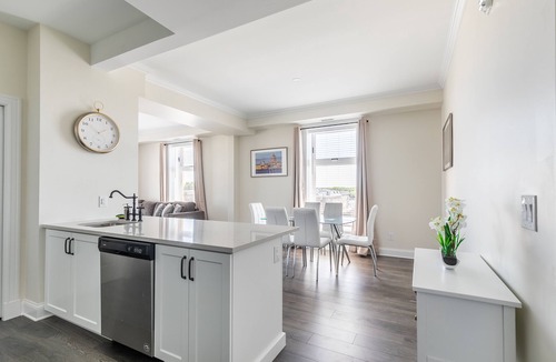 Smiths Falls Apartment | GLOBALSTAY . Rideau 2Br Signature Apartments. Free Parking
