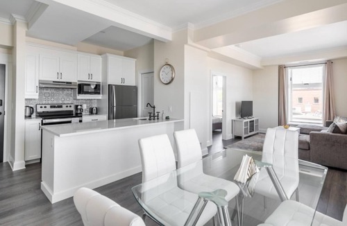 Smiths Falls Apartment | GLOBALSTAY . Rideau 2Br Signature Apartment Free Parking