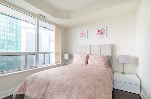 Willowdale Apartment | GLOBALSTAY. Modern 2bd 2 bath Skyscraper. Free parking