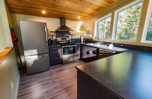 Golden Cabin | Goat Mountain Cabin in the beautiful Blaeberry Valley