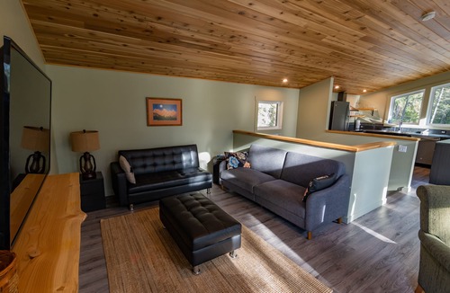 Golden Cabin | Goat Mountain Cabin in the beautiful Blaeberry Valley