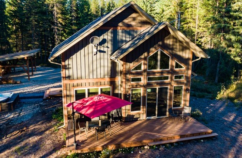 Golden Ski Chalet | Goat Mountain Chalet in the beautiful Blaeberry Valley