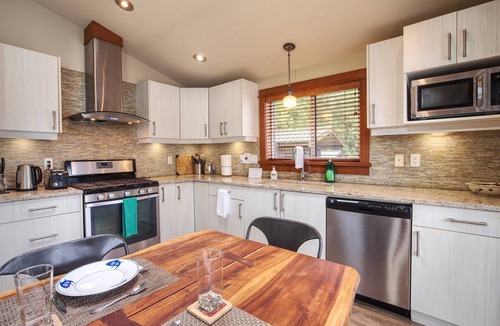 Port Renfrew Cottage | Going Coastal A+B, oceanfront view, pet friendly sleep a total of up to 10