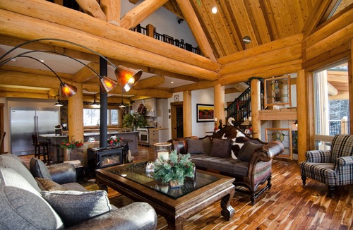 Golden Bed & Breakfast | Golden Acres Mountain Lodge. Luxury in the wilderness.