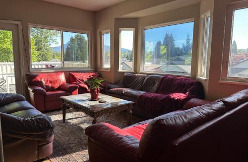 Maple Ridge Apartment | Golden Ears Serenity