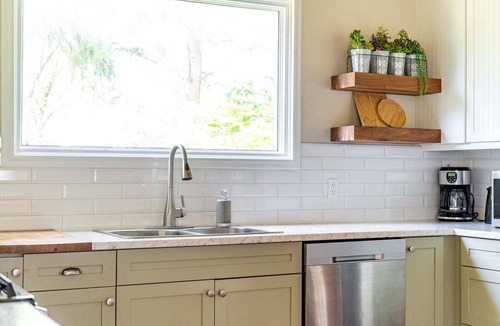 Wellington Other | Golden Field Farmhouse @stayinpec
