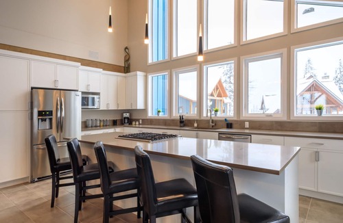 Golden House | Golden's Blue Heron, a brand new house located on Kicking Horse Mountain Resort