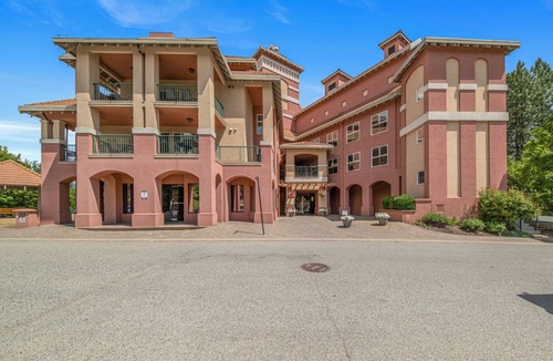 Quail Ridge Apartment | Golf Course Walk Up Studio - King Bed!