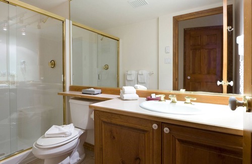 Blackcomb House | Golf Getaway w/ Hot tub, Parking