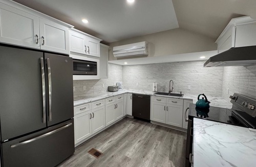 Lunenburg House | GoodHaven - Lakeside Lunenburg upstairs apartment offers the best of both words