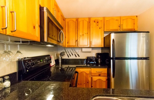 Village North House | Gorgeous 2 Bed, Sleeps 6, Fully Renovated, Village location!