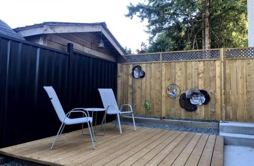 Maple Ridge Apartment | Gorgeous 2 Bedrooms Suite Private entrane with patio-Free Parking
