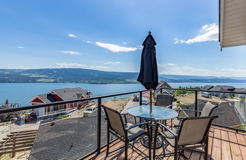 Central Okanagan Cottage | Gorgeous 3 Bedroom Lake View Cottage at La Casa