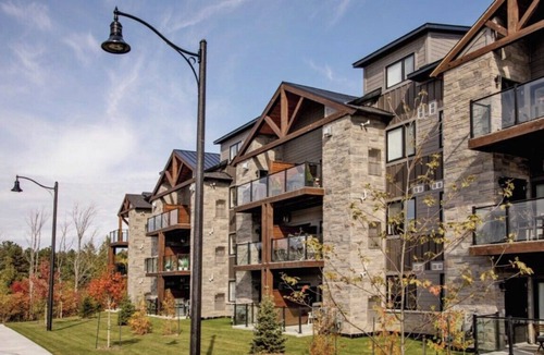 Collingwood Condo | Gorgeous 3br Loft in Blue Mountain - beside the Scandinavian Spa!