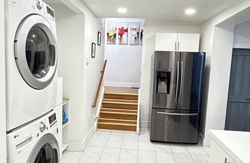 Aylmer House | Gorgeous 3BR Home Modern & Fully New Updated