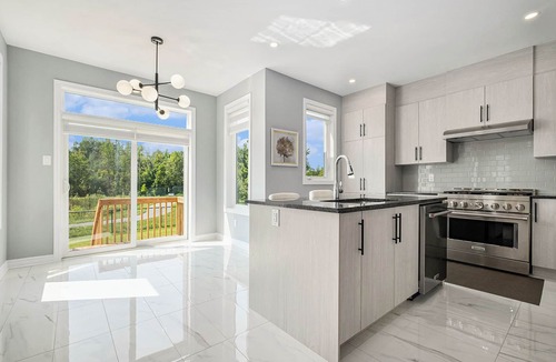 Ottawa Division House | Gorgeous 4 bedroom house in Golf Course Community
